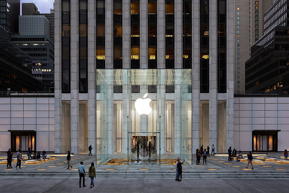Apple Fifth Avenue: The cube is back