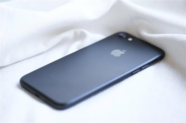 iPhone 7 開箱照片欣賞！質感與外觀同樣耀眼 (圖多) | AirPods, iPhone 7開箱, 台灣iPhone 7, 曜石黑色, 觀點分享 | iPhone News 愛瘋了