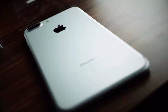 iPhone 7 開箱照片欣賞！質感與外觀同樣耀眼 (圖多) | AirPods, iPhone 7開箱, 台灣iPhone 7, 曜石黑色, 觀點分享 | iPhone News 愛瘋了