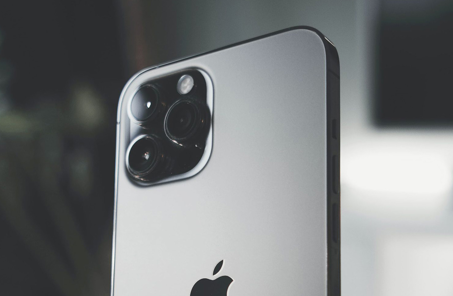 iPhone 13 全線支援感光元件位移式光學影像相機穩定功能