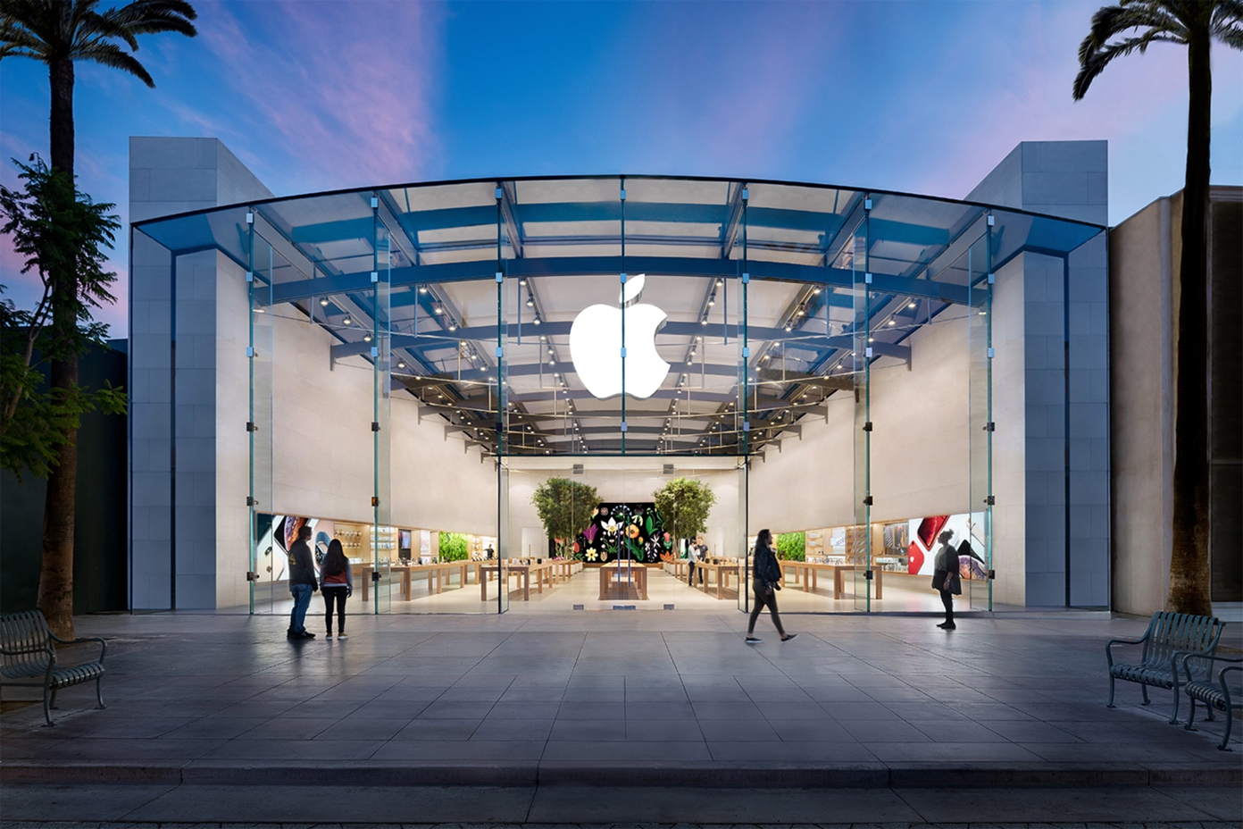 蘋果向 Apple Store 第一線員工發放 1,000 美元獎金