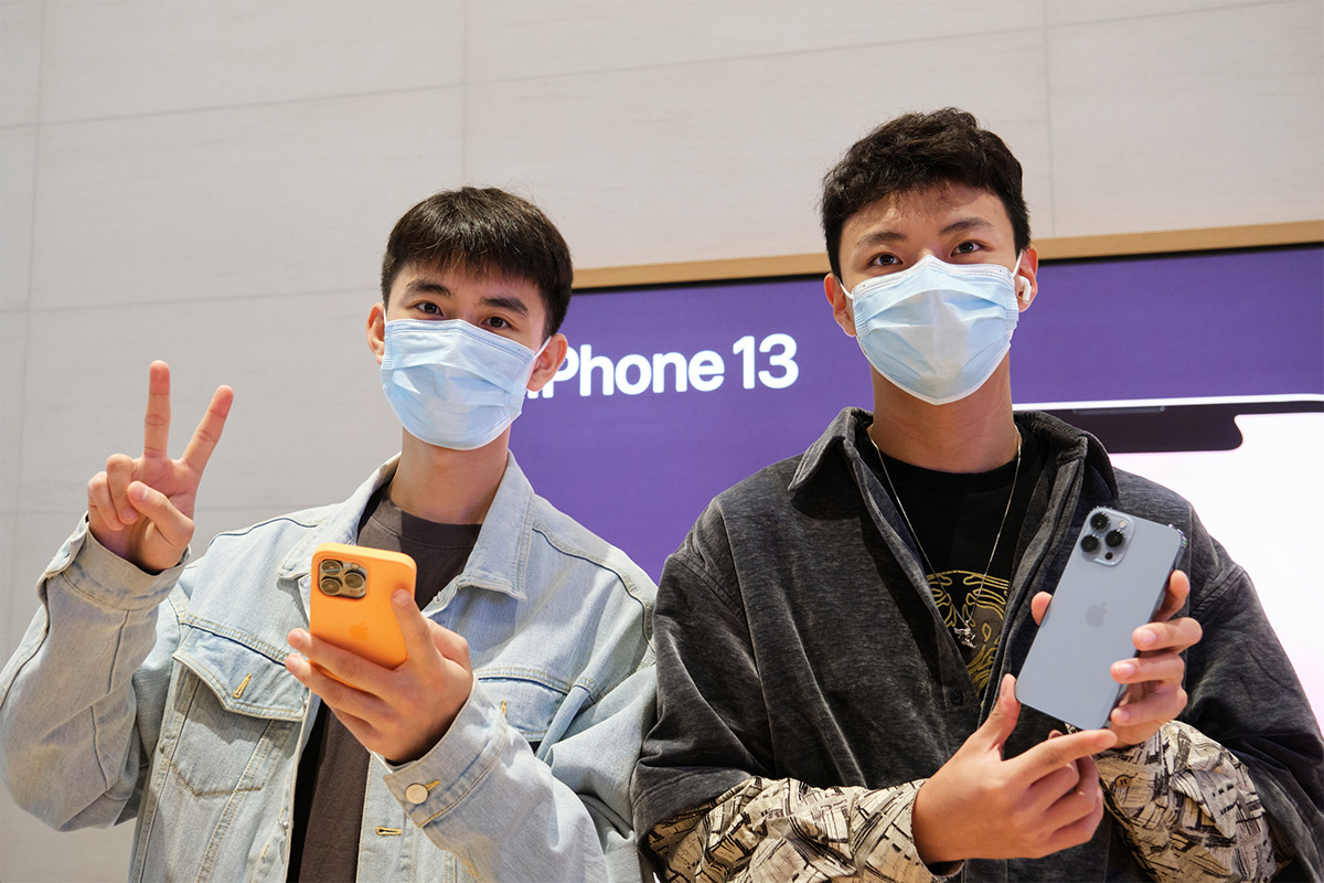 蘋果分享中國 iPhone 13 開賣盛況！現場美女如雲