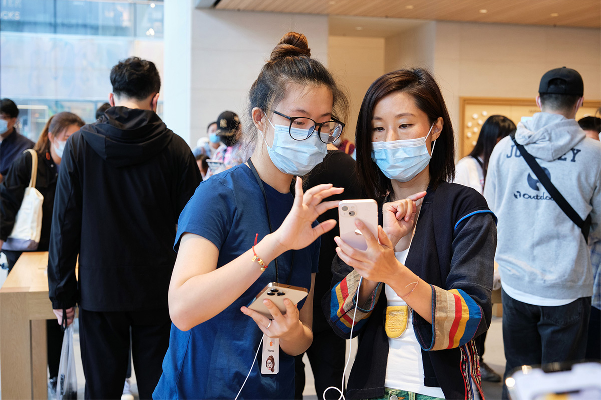 蘋果分享中國 iPhone 13 開賣盛況！現場美女如雲 | Apple Store, iPhone 13, 蘋果手機, 蘋果直營店 | iPhone News 愛瘋了