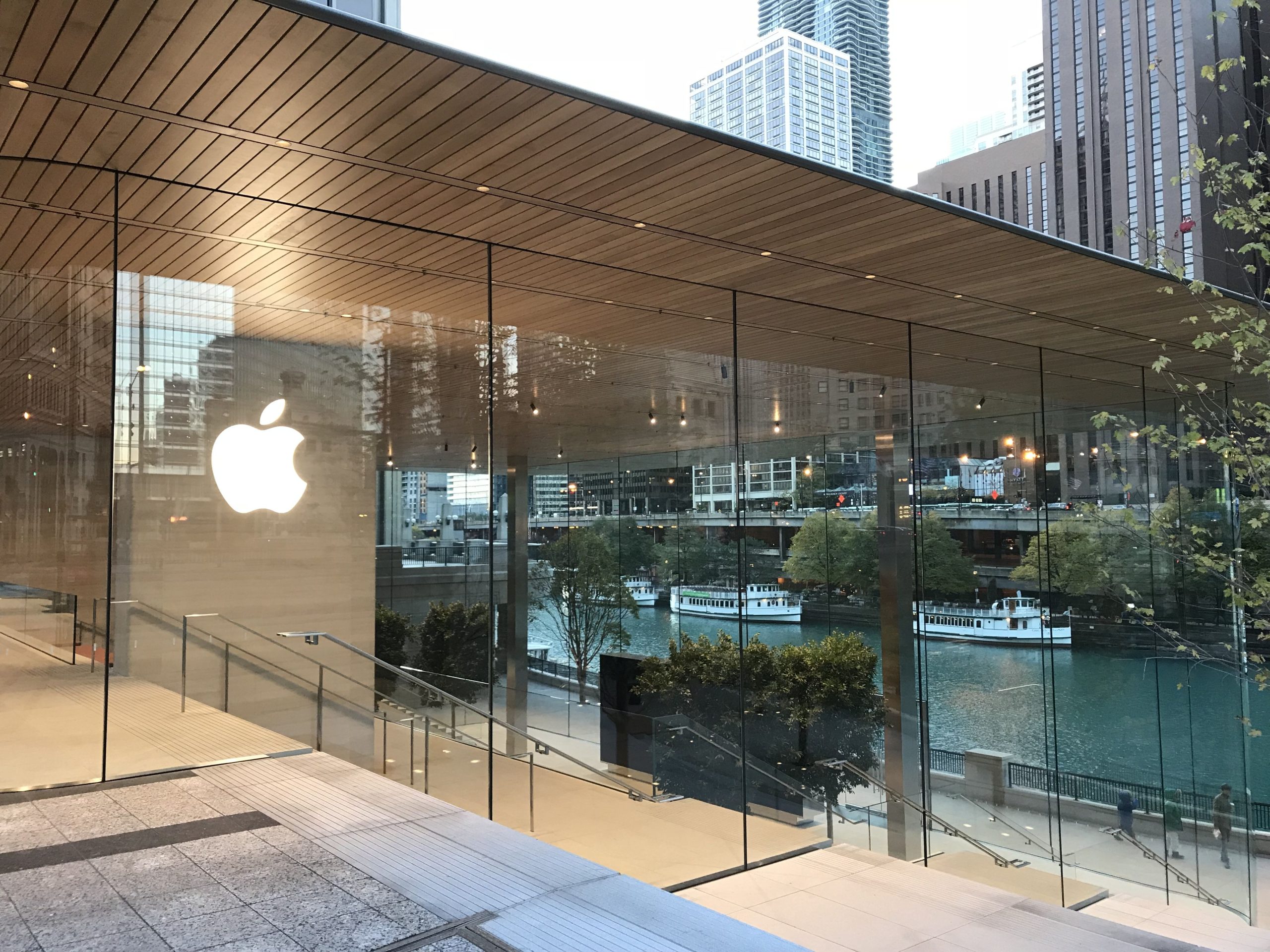 Apple Store 開始接受 iPhone 輕點非接觸式支付