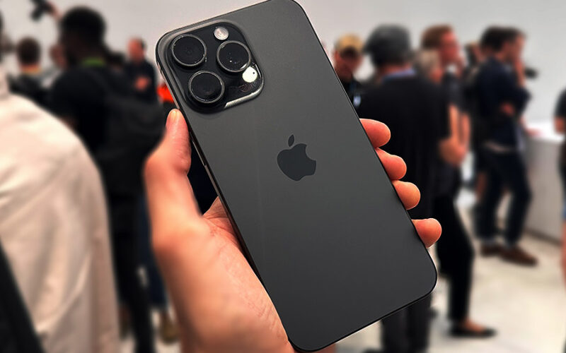 鈦金屬 iPhone 15 Pro 手感更輕盈的秘密：轉動慣量