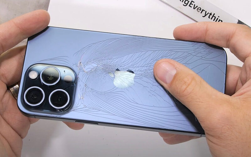 iPhone 15 Pro Max 暴力破壞測試影片！鈦金屬的優勢和問題