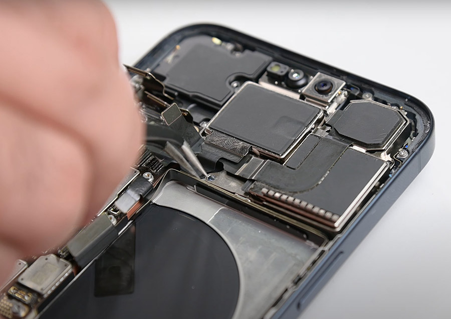 蘋果現在提供 iPhone 15 零件原機維修：立即修復你的手機