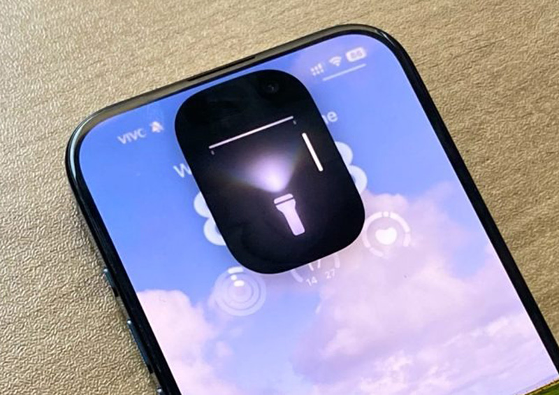 ios18 iphone flashlight widget