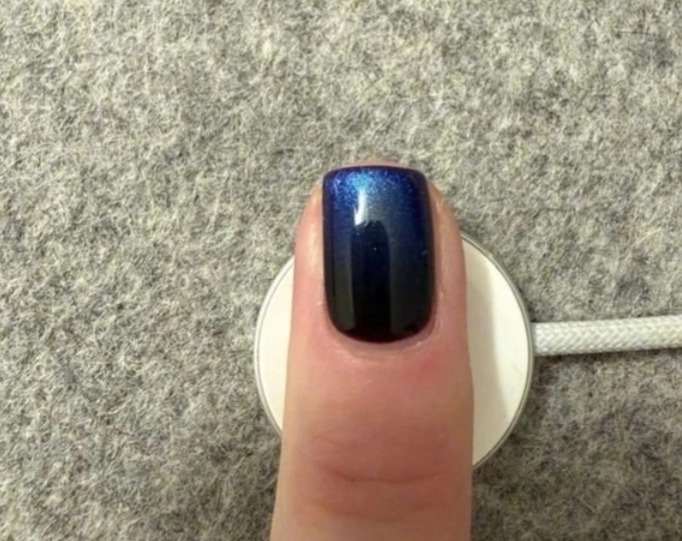 apple watch charger cat eye nails 2