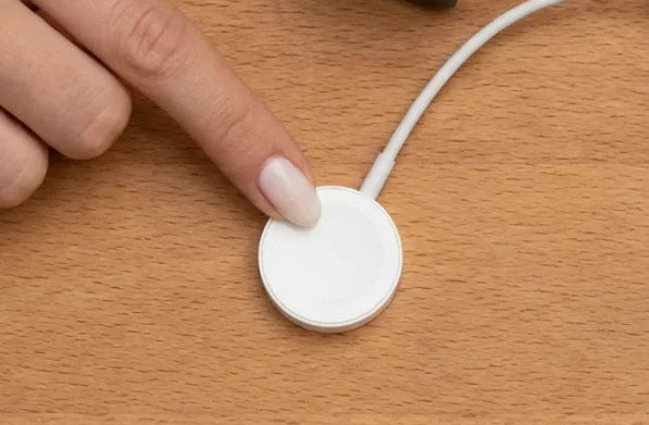 apple watch charger cat eye nails 3