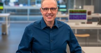 apple johny srouji hardware chief chip